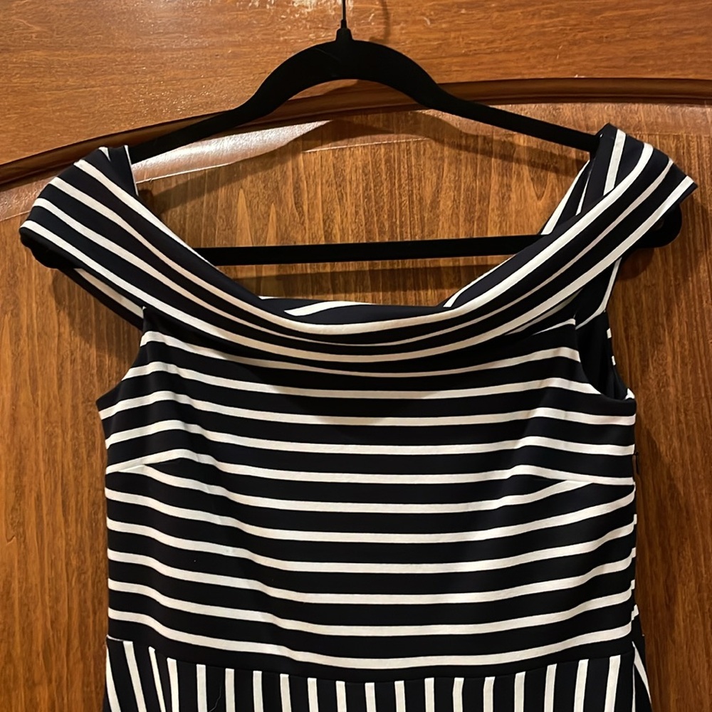 Banana Republic Off the Shoulder Striped Dress NWT Size 6 Black & White Preppy - Picture 5 of 12